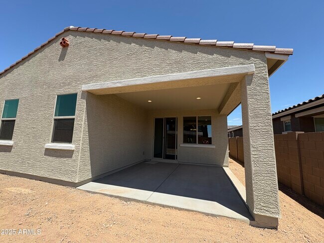 Building Photo - 16799 W Hope Dr