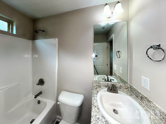 Building Photo - 120 Leland Ln