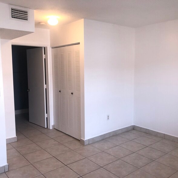 Building Photo - 1155 NW 124th Pl