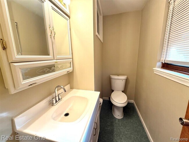 Building Photo - 6845 Plainfield St