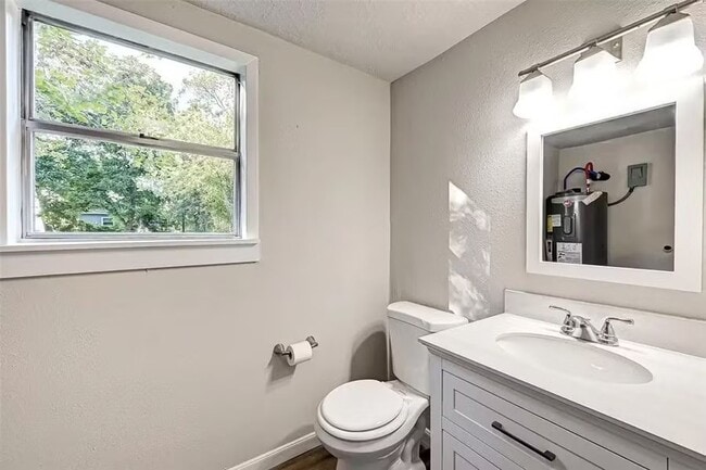 Building Photo - 515 Bluebonnet Dr