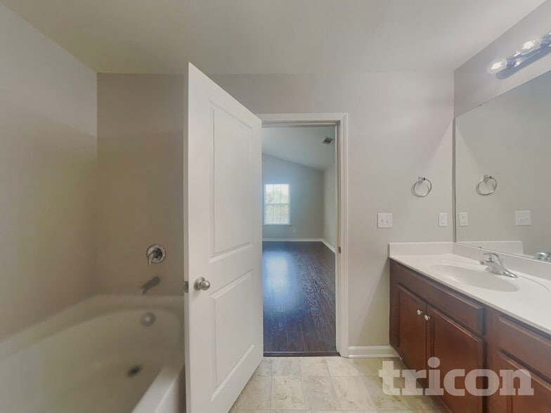 Building Photo - 104 Shadow Woods Rd