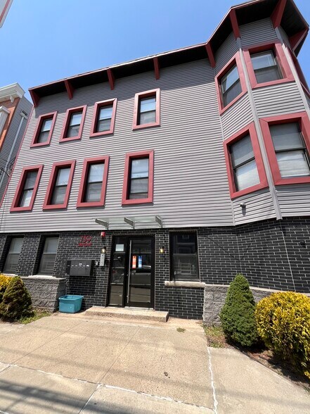 Building Photo - 749 Garfield Ave