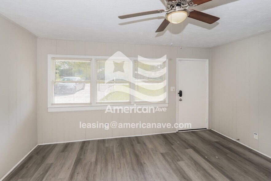 Building Photo - 1676 Hurley Cir