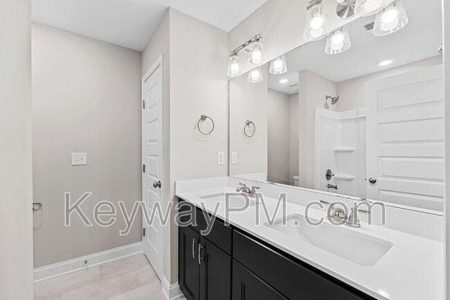 Building Photo - 3205 Venetian Dr