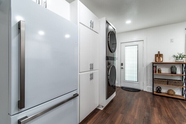 Building Photo - Ready for move in