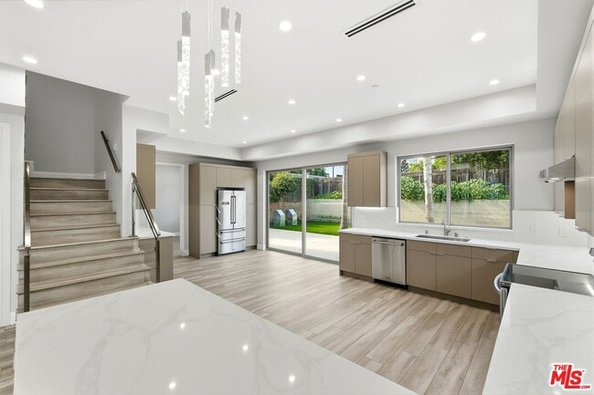 Building Photo - 6717 Sunnyslope Ave