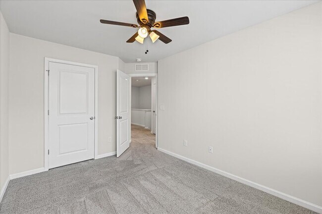 Building Photo - 9 Venice Ln