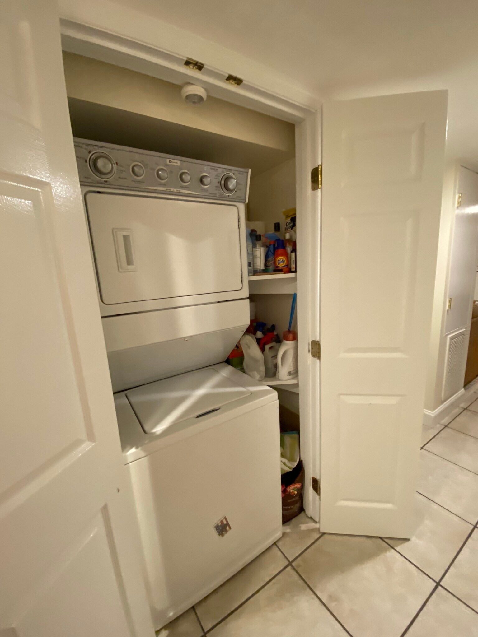 In suite washer/dryer - 1859 Mintwood Pl NW