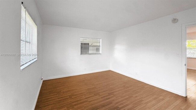 Building Photo - 1522 NE 34th Ct