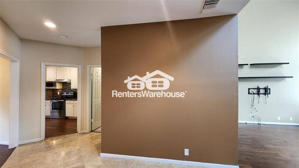 Building Photo - 2616 Bering Dr