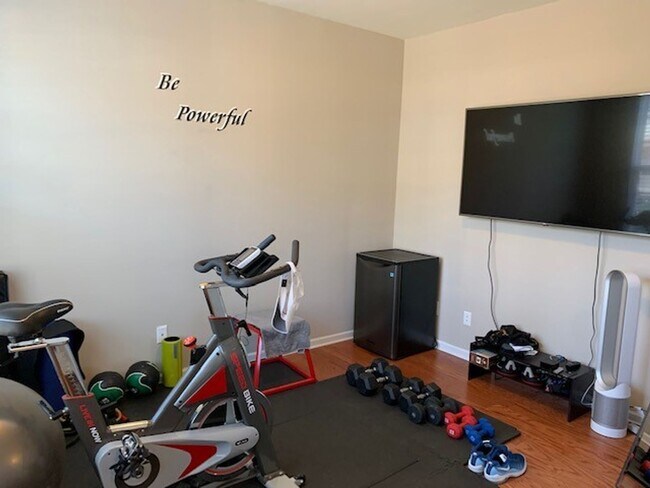 Building Photo - 130 Spring Pine Ln