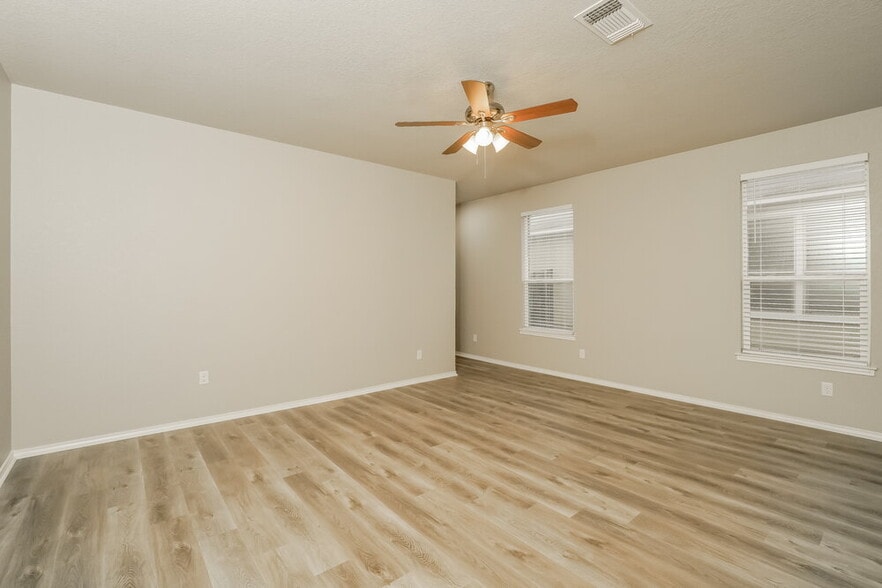 Building Photo - 20107 Silver Strm