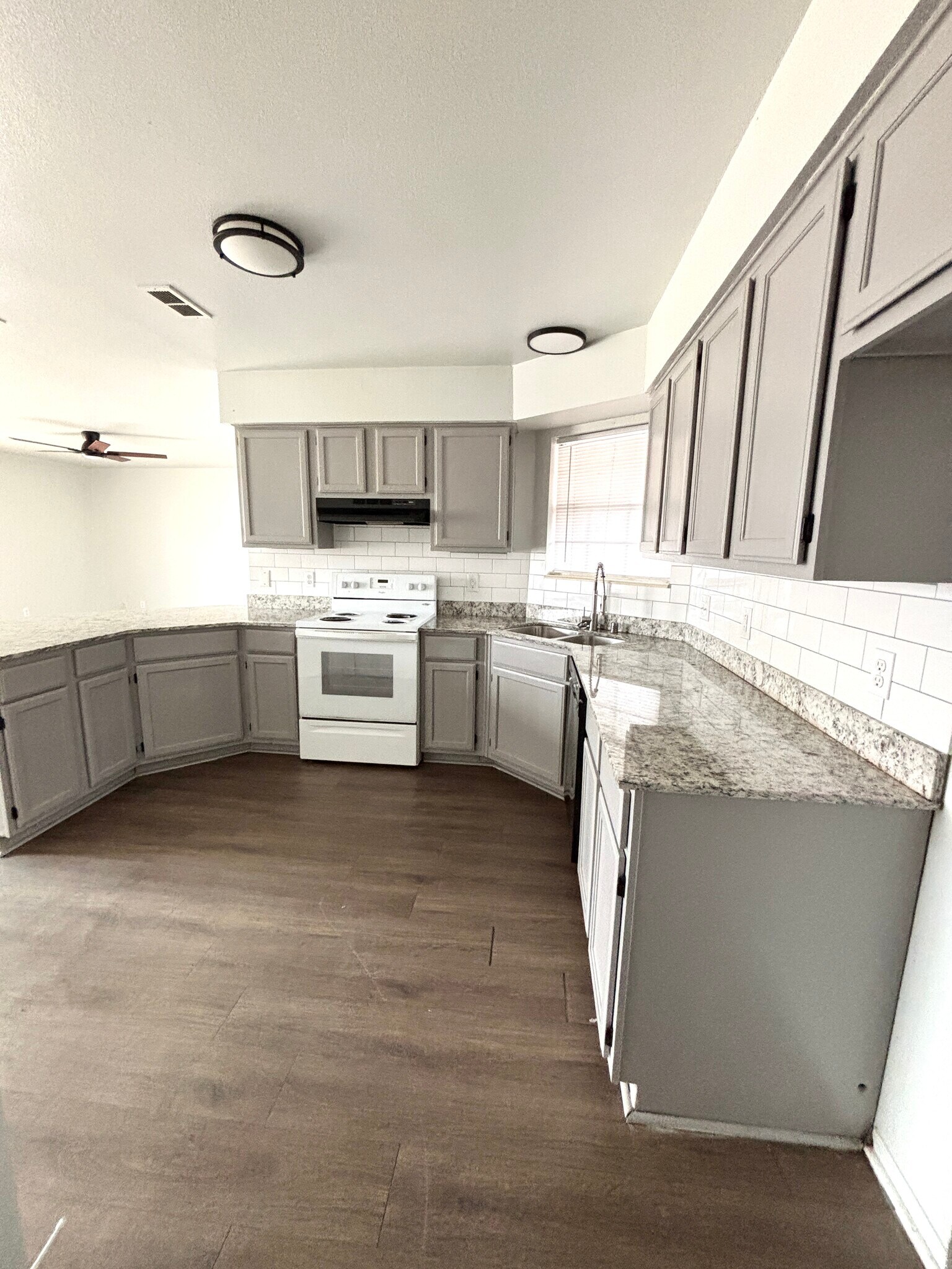 Building Photo - 2839 Adrian Ave