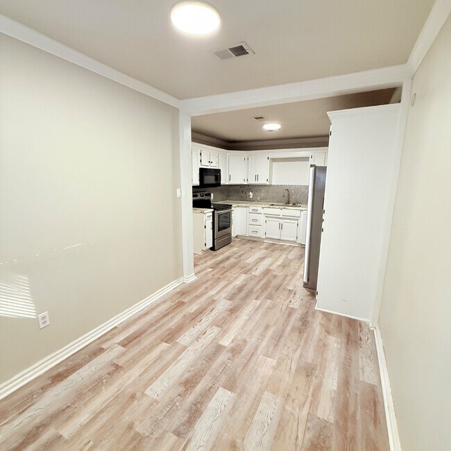 Building Photo - 4004 SE 25th St