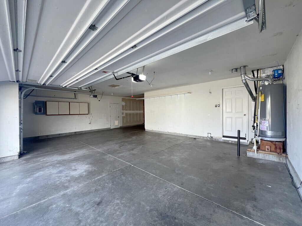 Building Photo - 2541 E Clarene Ct