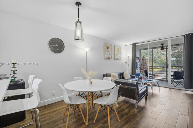 Building Photo - 9340 Lagoon Pl