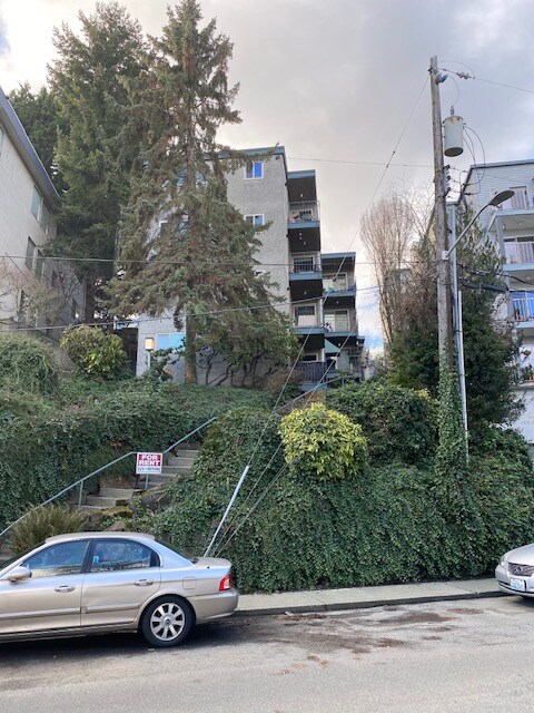Building Photo - 2415 8th Ave N