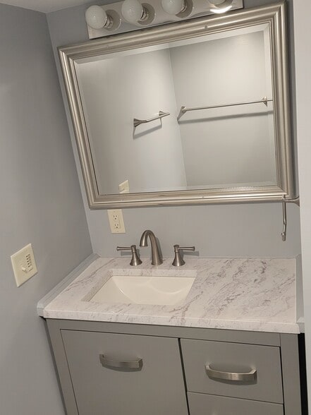 Basement Bathroom - 4605 Oneida St