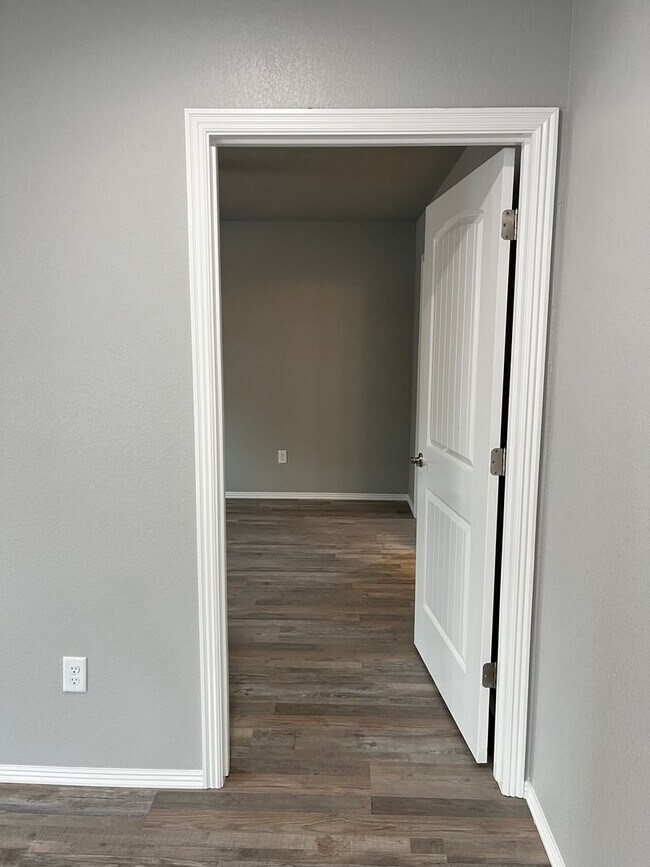 Building Photo - COX-VINE STREET