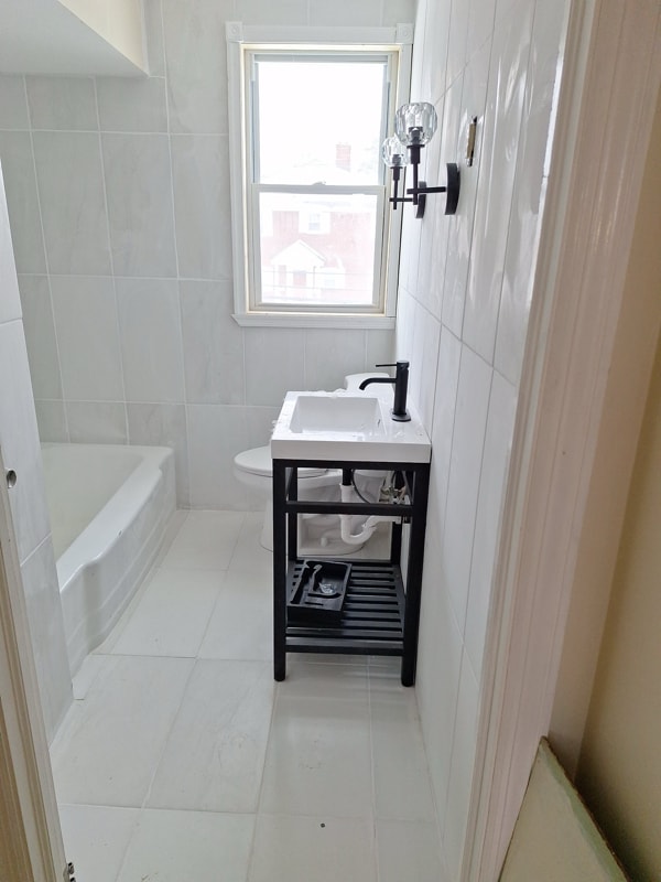 Building Photo - 719 W 38th St