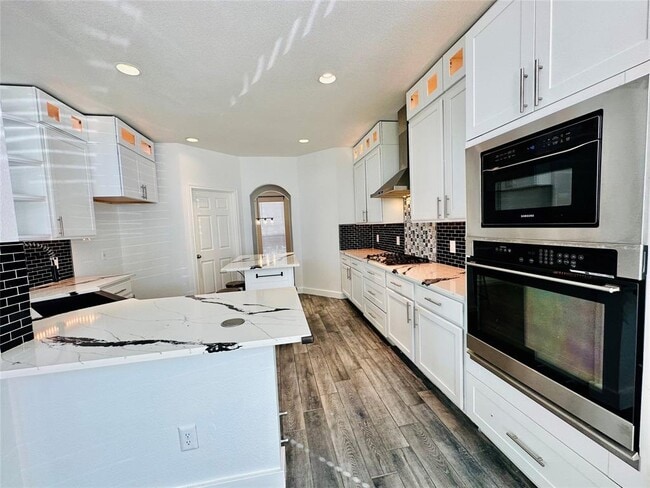 Building Photo - 901 Bethpage Dr