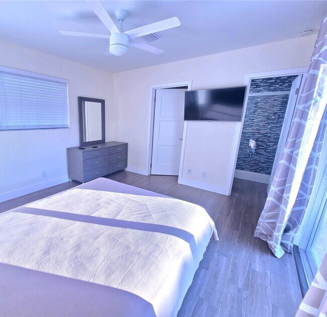 Building Photo - 1320 Arthur St