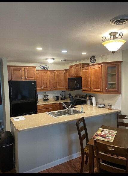 Building Photo - 39 Lakeshore Ln