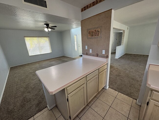 Building Photo - Beautiful eastside location