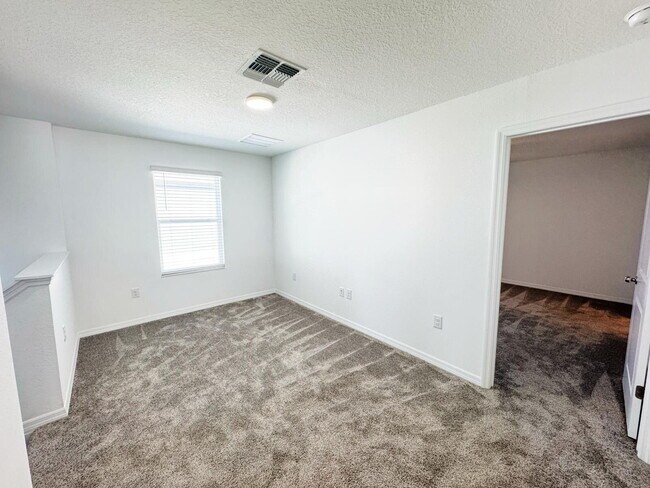Building Photo - Single Family 4 Bedroom Home for Rent