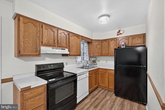 Building Photo - 8 Cypress Dr