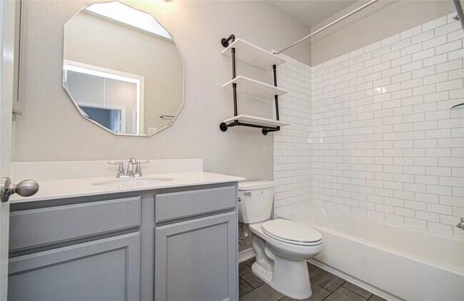 Building Photo - 1705 Bayway Dr