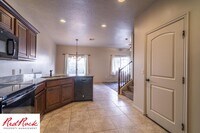 Building Photo - 3 Bedroom Townhome in Buena Vista Community