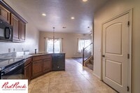 Building Photo - Lovely Townhome with Community Pool