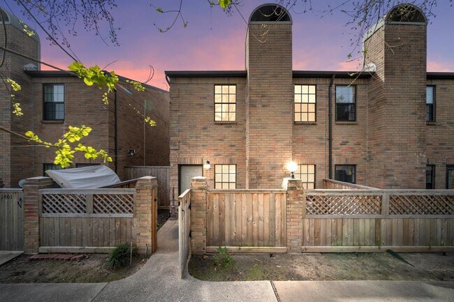 Primary Photo - 9850 Pagewood Ln