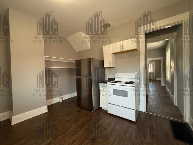 Building Photo - 440-440 Locust St