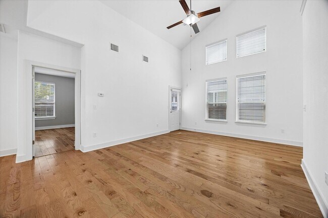 Building Photo - 7203 Bertram Ct