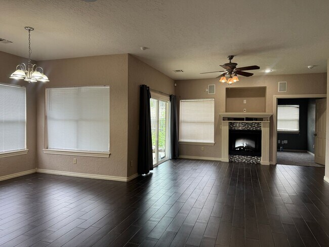 Building Photo - 4413 NW Wolfcreek Blvd