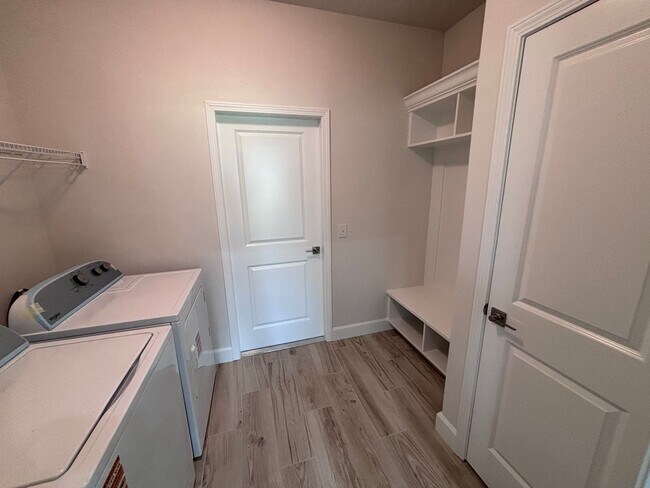 Building Photo - Welcome to this beautifully built 3-bedroo...