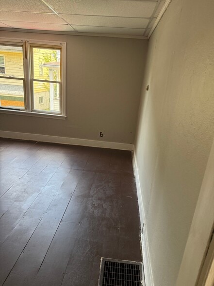 Building Photo - 273R Garfield St