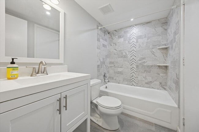 Building Photo - Available Immediately – Renovated 2B/1.5B ...