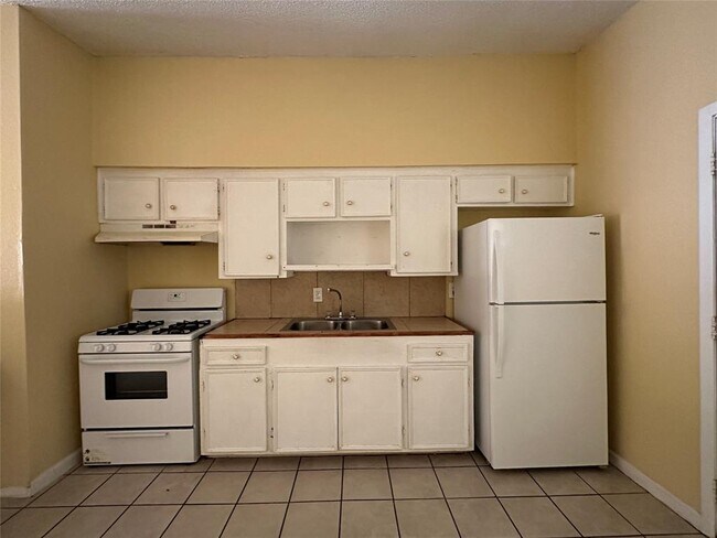 Building Photo - 3359 Frick Rd