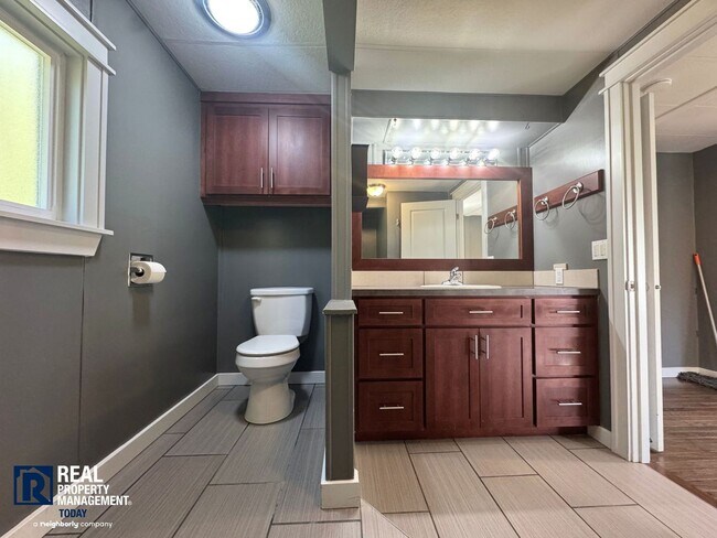 Building Photo - 2 Bed / 2 Bath Home with 4-Car Garage, Large Yard & RV Parking in Graham!