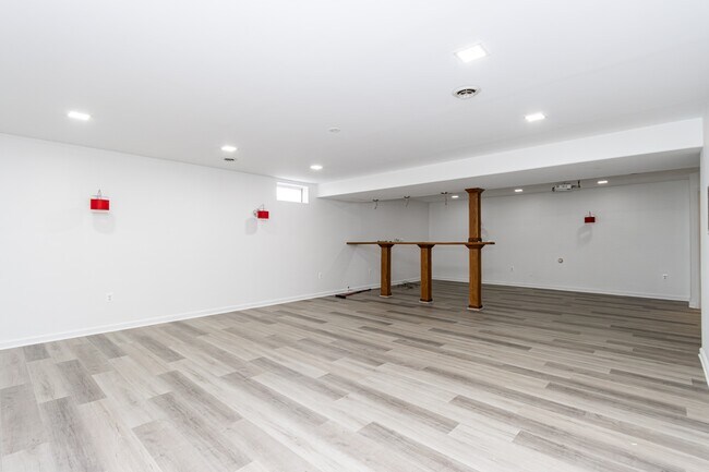 Building Photo - 6 Mintwood Dr