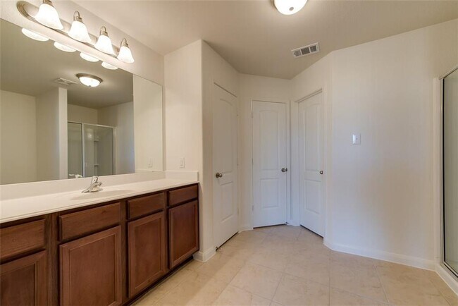 Building Photo - 13033 Tobin Dr