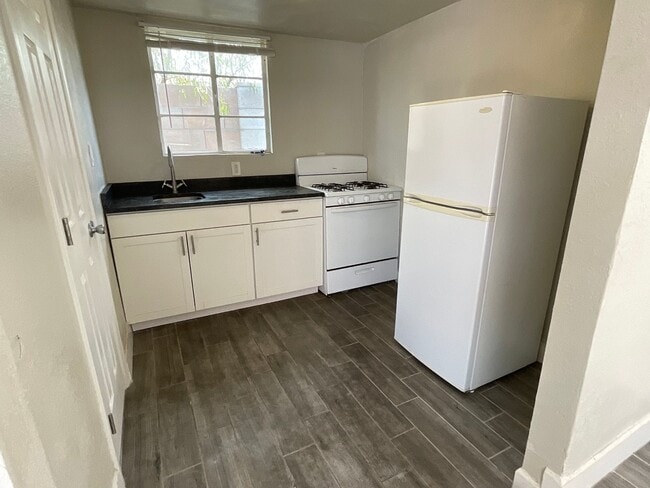 Building Photo - Central Tucson, close to University of Ari...