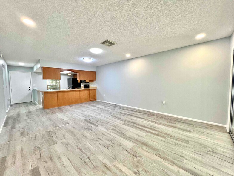 Building Photo - 2140 Corbin Pl