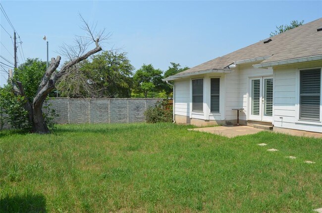 Building Photo - 14901 Babbling Brook Dr