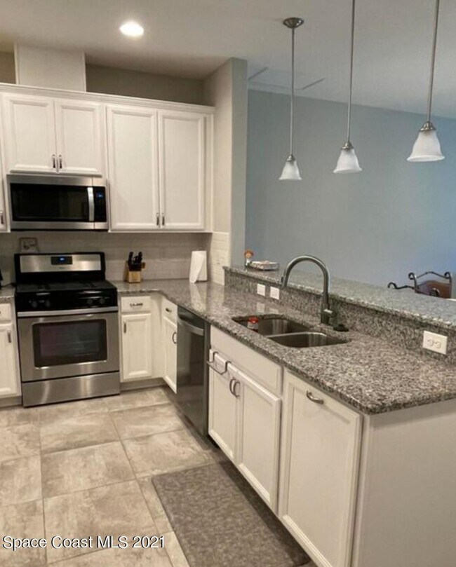 Building Photo - 7883 Loren Cove Dr