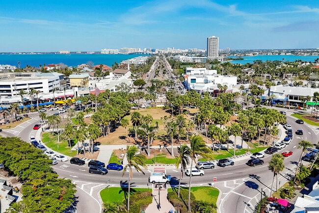 Building Photo - 500 S Washington Dr